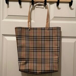 Burberry London Nova Check Tote canvas leather handles,fraying on top of handles